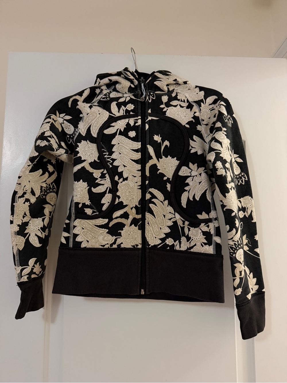Rare Lululemon scuba Black & Cream Floral Zip Hoodie